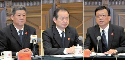 从左至右依次为：最高法副院长李少平、最高法司改办主任胡仕浩、最高法新闻发言人孙军工。最高法供图