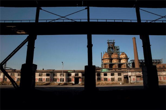 1月26日，河北唐山，2014年关闭的清泉钢铁厂废弃成为所谓的“僵尸工厂”。