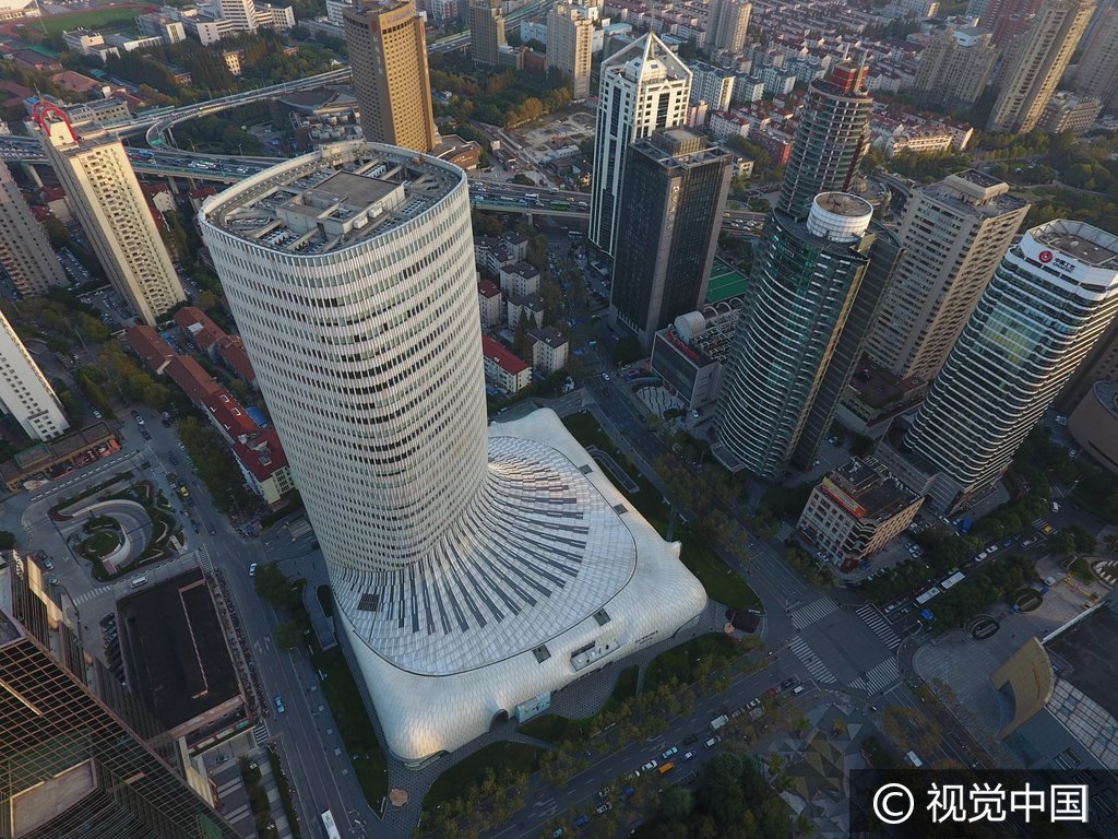 航拍上海网红大楼LV大厦 特定角度酷似