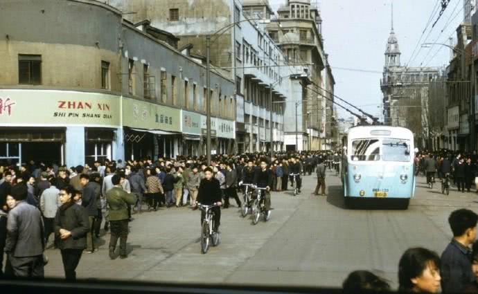 70年代上海街头.