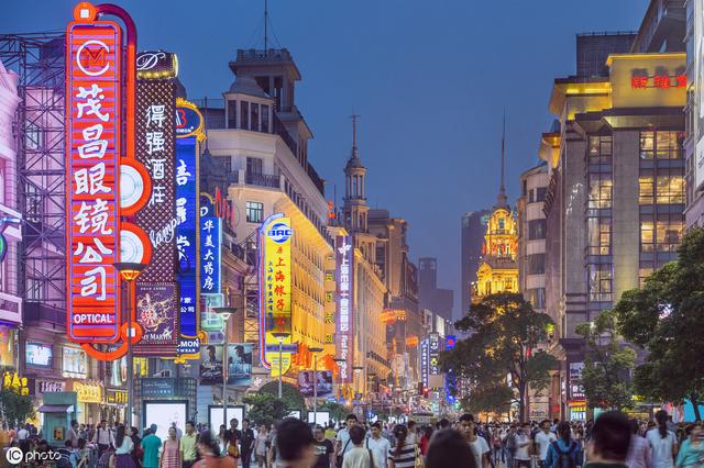 在上海买买买更方便了!"中华商业第一街"南京路步行街