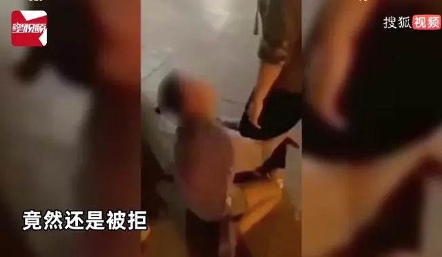 女子跪地大哭求人还钱"我借你60万,你还我50万就行"