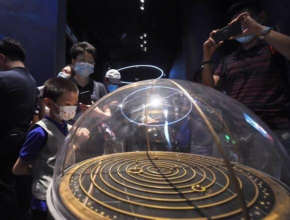 盼了半个世纪 上海为什么要在滴水湖畔建一座天文馆?