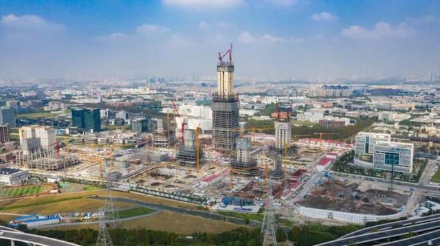 张江科学之门西塔楼突破200米高度将与东塔楼组成上海最高双子塔