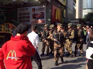 有人造谣"砍人了" 成都闹市区数百人狂奔