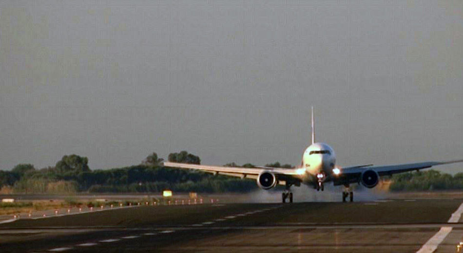 上海热线新闻频道-- 西班牙第二大机场两飞机险
