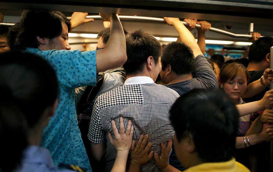 实拍北京地铁拥挤状况 北京地铁将推拥挤指数