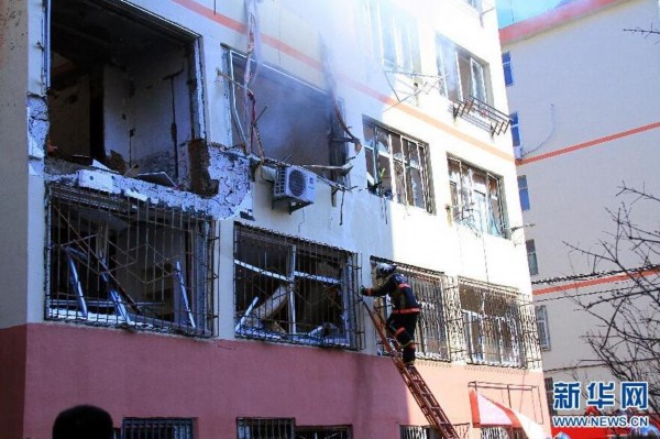 上海热线新闻频道-- 直击威海居民楼爆炸现场 