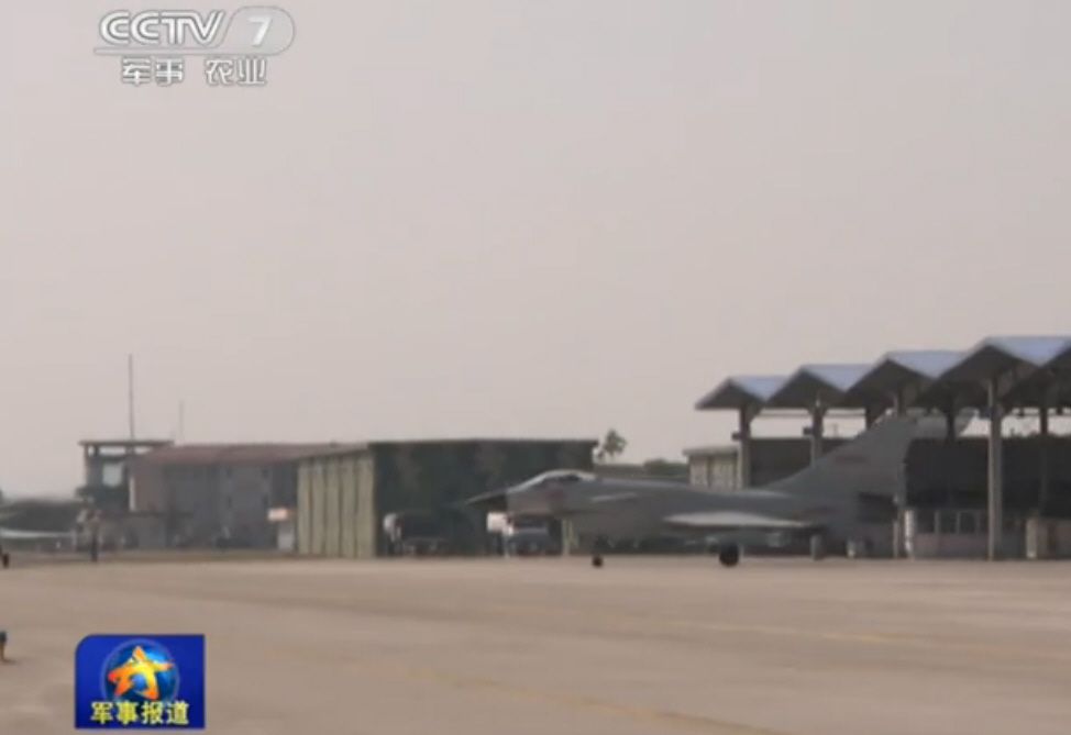 中国海军在东海前线机场大规模部署歼十和苏30