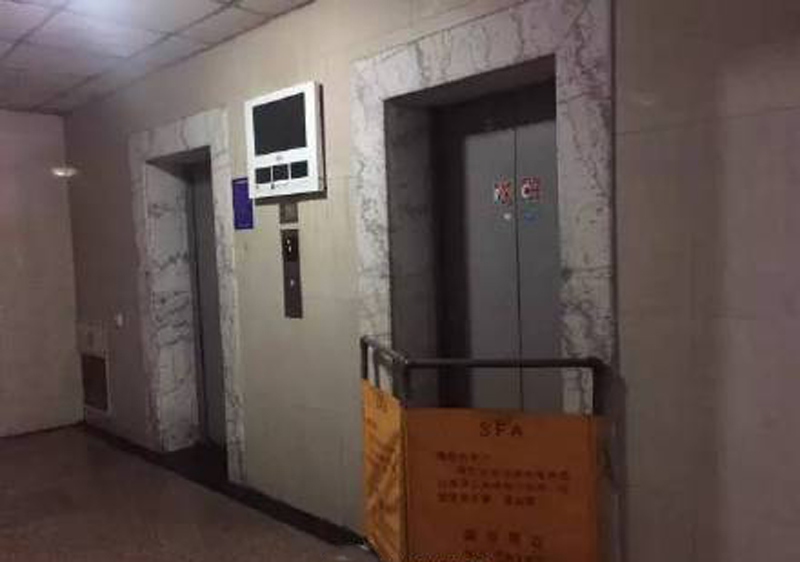杭州一女子被电梯夹死:头在17楼身体在16楼