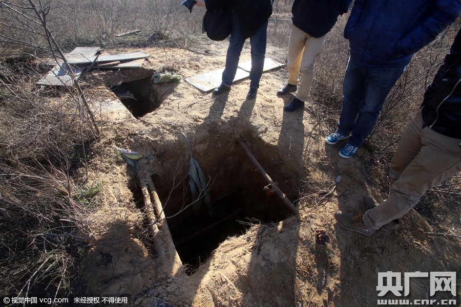 伯夷叔齐墓被盗挖现场坑洞遗落脚手架