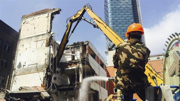 上海热线新闻频道--5000平方米违建今日拆除 