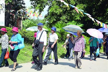 原标题《旅行社老年旅游服务规范》9月起实施 超百人团队需配医生