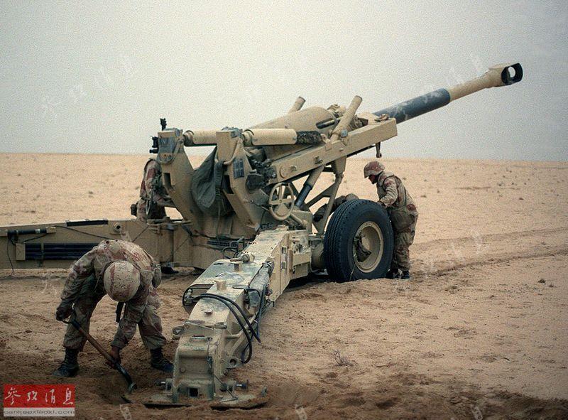 图为美海军陆战队士兵展开m198牵引榴弹炮.