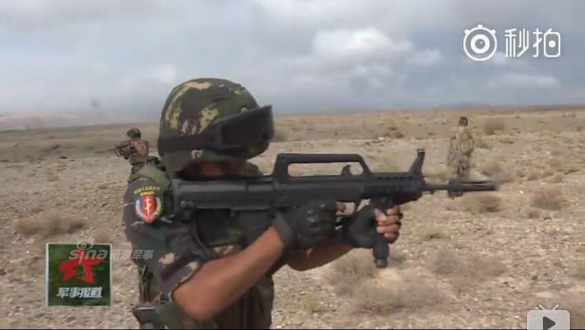 罕见解放军95-1步枪加装配件 全系瞄准镜很时髦