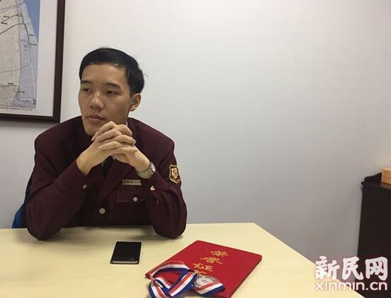 上海热线新闻频道--对话90后地铁老司机刘源