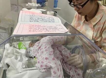 上海热线新闻频道--女婴被弃绿化带全身只套个