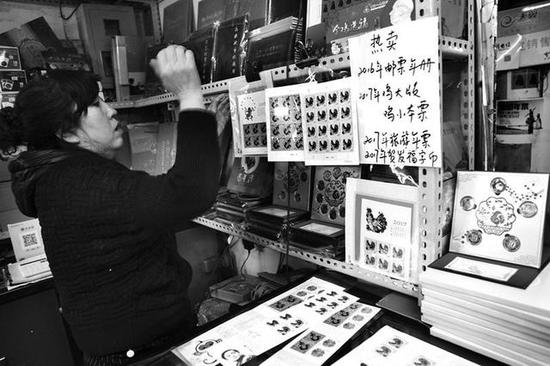 上海热线新闻频道--西安鸡年邮票市场一鸣惊人