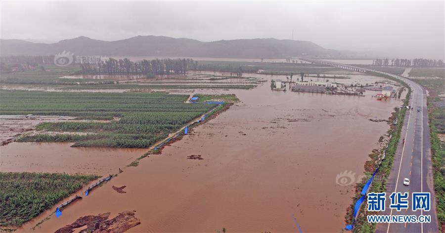上海热线HOT新闻--辽宁岫岩遭遇暴雨 村民:没