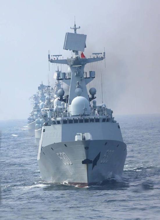 图注：054A型护卫舰有能力指挥现代级驱逐舰进行训练和作战。