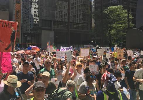 让家人待在一起!芝加哥游行抗议特朗普骨肉分离政策