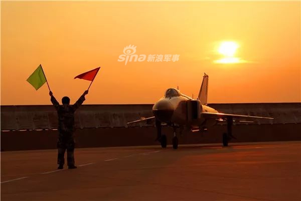 守护东海第一线!我空军这支部队驾歼8一年起飞