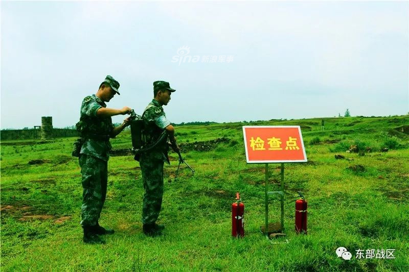 把敌人化为灰烬!我陆军防化兵喷火演练热火朝
