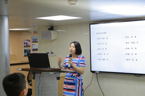 中医文献馆肖芸主任为同学们讲课