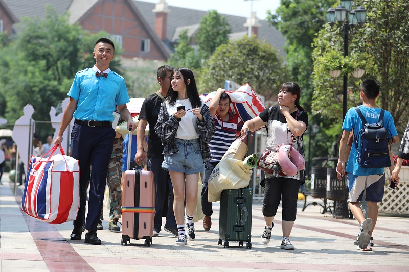 四川高校推“共享学长”迎新 网友:这又是别人家的学校!