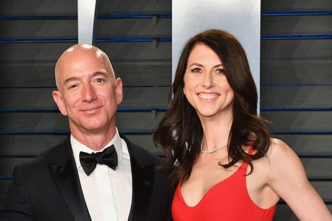 亚马逊首席执行官杰夫·贝索斯(jeff bezos)与前妻麦肯齐(mackenzie