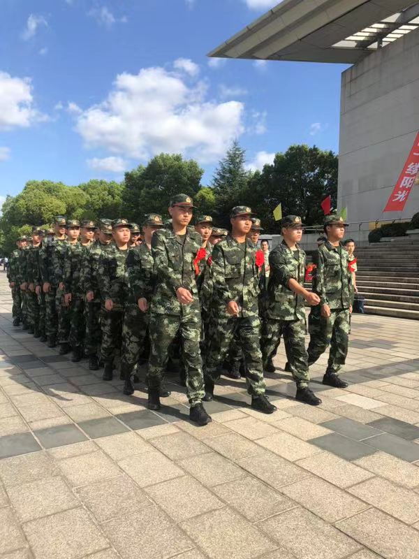 上海市委,市政府,警备区举行欢送新兵大会