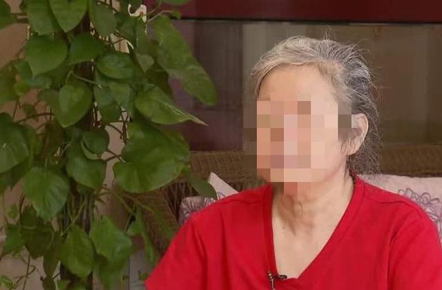 因在一张白纸上签名留电话，48岁上海女房东意外背上十万负债“一夜白头”