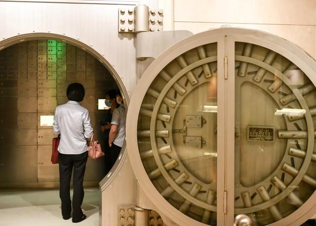 博物馆里复制了原上海中央银行金库大门