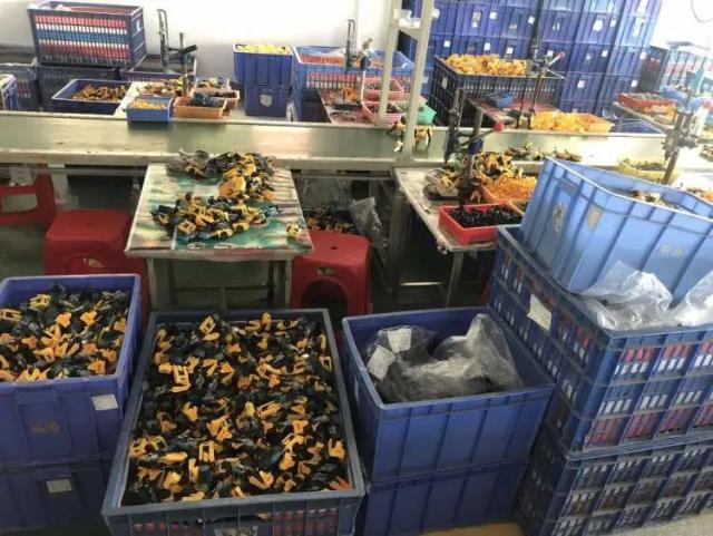 全国首例！上海查获上亿元仿制变形金刚