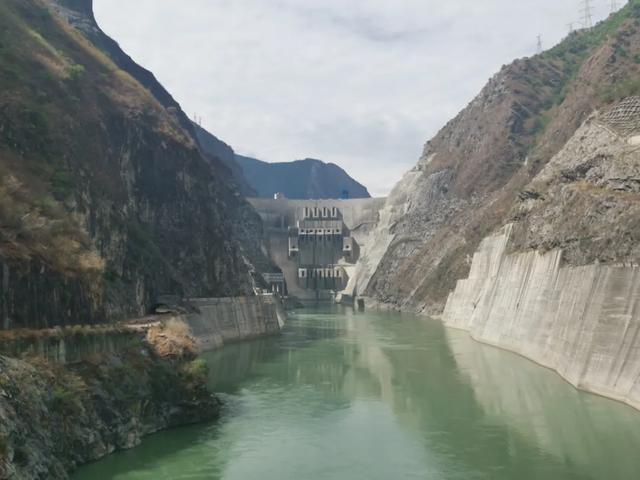 锦屏一级水电站大坝.摄影:张盖伦