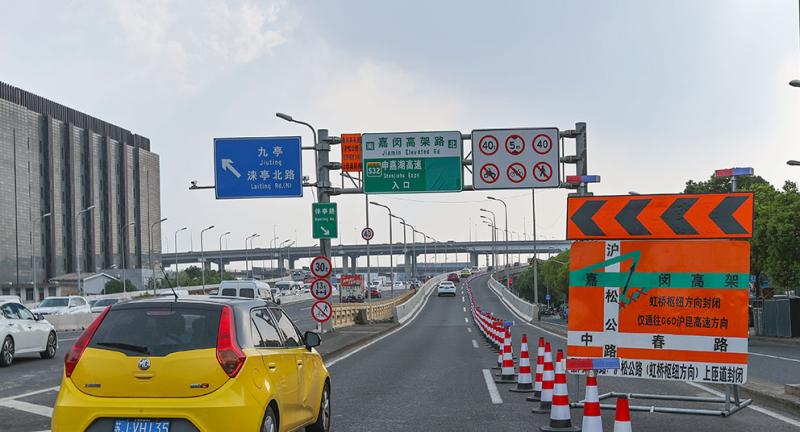 司机注意了,上海嘉闵高架沪松公路立交两方向匝道封闭