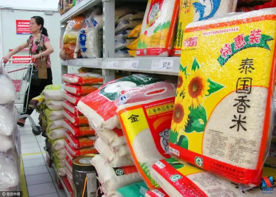 ▲超市货架上的泰国香米（图片来源：视觉中国）