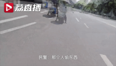 大爷@硬核大爷骑电瓶车载着民警追贼，边开边＂指导＂：你别开腔