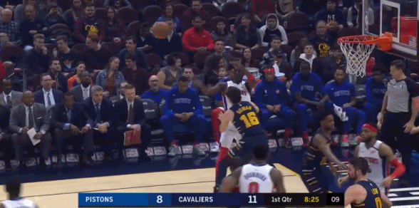 『球员工会』NBA球员降薪 联盟损失将超10亿美金 肖华：NBA收入已降到0！