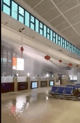 雷暴大风|武汉工地吊篮被吹动撞击大楼 2人死亡 火车站秒变＂水帘洞＂