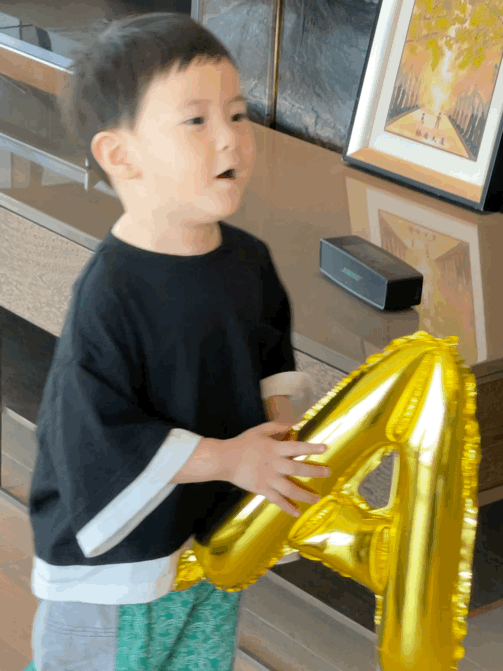 曝光量|沈腾3岁儿子正面照曝光 网友:喜剧界后继有人,和爸爸一模一样