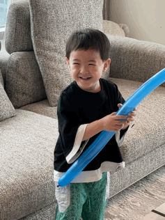 曝光量|沈腾3岁儿子正面照曝光 网友:喜剧界后继有人,和爸爸一模一样