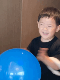 曝光量|沈腾3岁儿子正面照曝光 网友:喜剧界后继有人,和爸爸一模一样