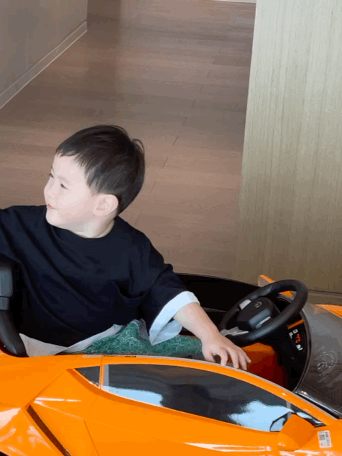 曝光量|沈腾3岁儿子正面照曝光 网友:喜剧界后继有人,和爸爸一模一样