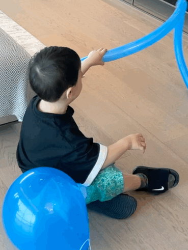 曝光量|沈腾3岁儿子正面照曝光 网友:喜剧界后继有人,和爸爸一模一样