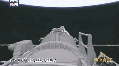 刘伯明|13年前出舱的惊险一刻！刘伯明神七出舱曾遇险情：展示国旗时，就准备好了牺牲