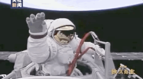 刘伯明|13年前出舱的惊险一刻！刘伯明神七出舱曾遇险情：展示国旗时，就准备好了牺牲