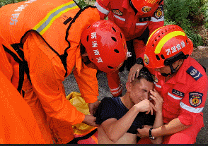 艺人|连续10小时救援中暑倒地，张信哲点赞消防员张信哲