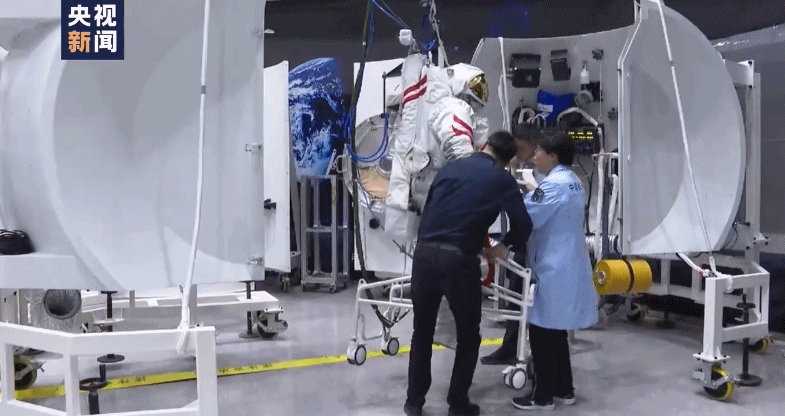 综合干预|新一季“太空生活”剧透来了 太空里也骑“动感单车”