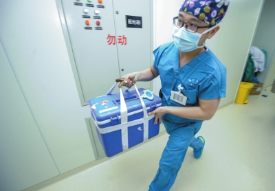 今年2月5日，湖北一名离世医生的心脏，经过3小时转运平安送达北京阜外医院。京华时报记者 潘之望 摄